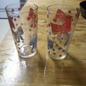 Set of Two Bow Patterned Glasses